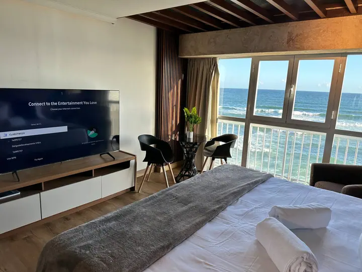 Ocean-view studio with a bathtub and a king bed: photo 7