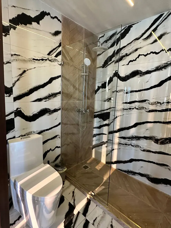 Ocean-view studio with a bathtub and a king bed: photo 14