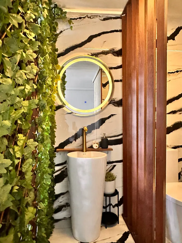 Ocean-view studio with a bathtub and a king bed: photo 18