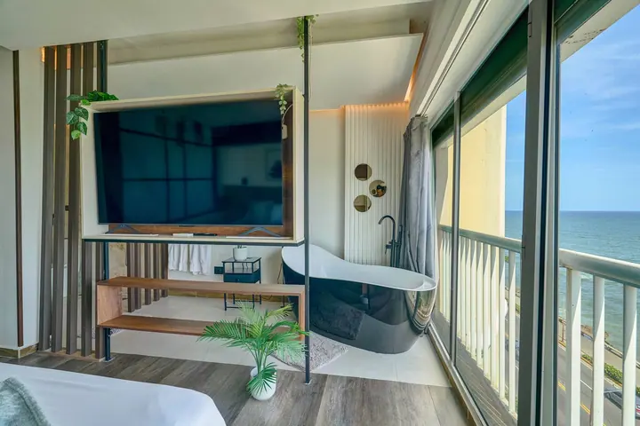 One-bedroom penthouse with an ocean view: photo 4