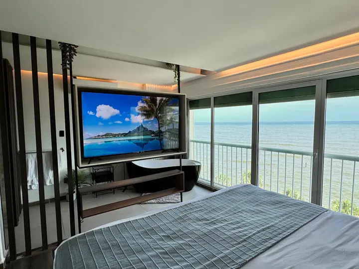 One-bedroom penthouse with an ocean view: photo 11