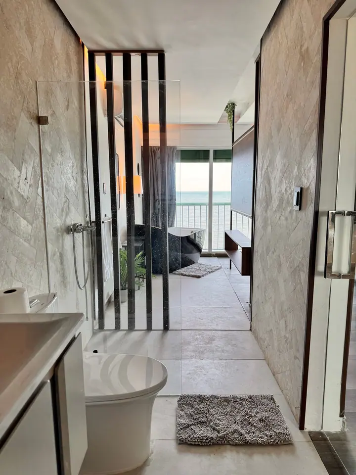 One-bedroom penthouse with an ocean view: photo 12