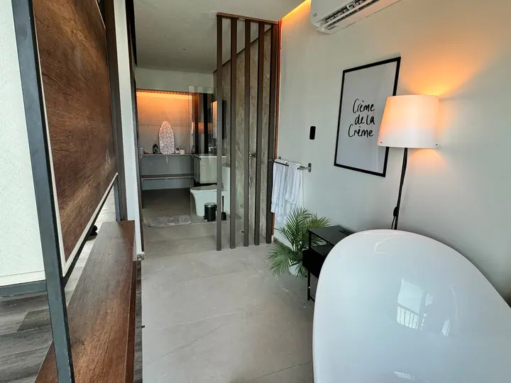 One-bedroom penthouse with an ocean view: photo 15