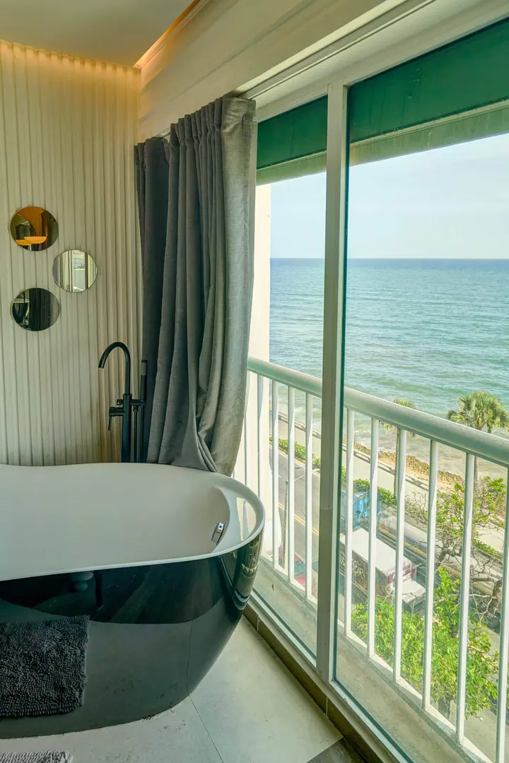 One-bedroom penthouse with an ocean view: photo 24