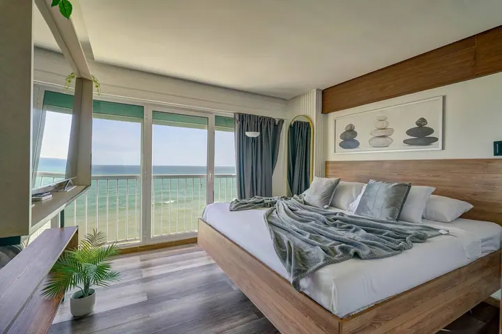 One-bedroom penthouse with an ocean view: photo 36