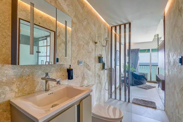 One-bedroom penthouse with an ocean view: photo 37