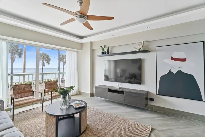 One-bedroom with a workspace and a sea view: photo 5