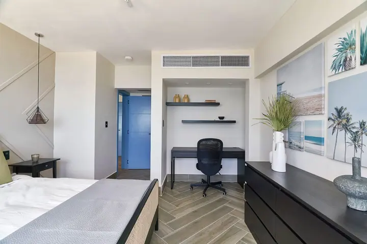 One-bedroom with a workspace and a sea view: photo 13