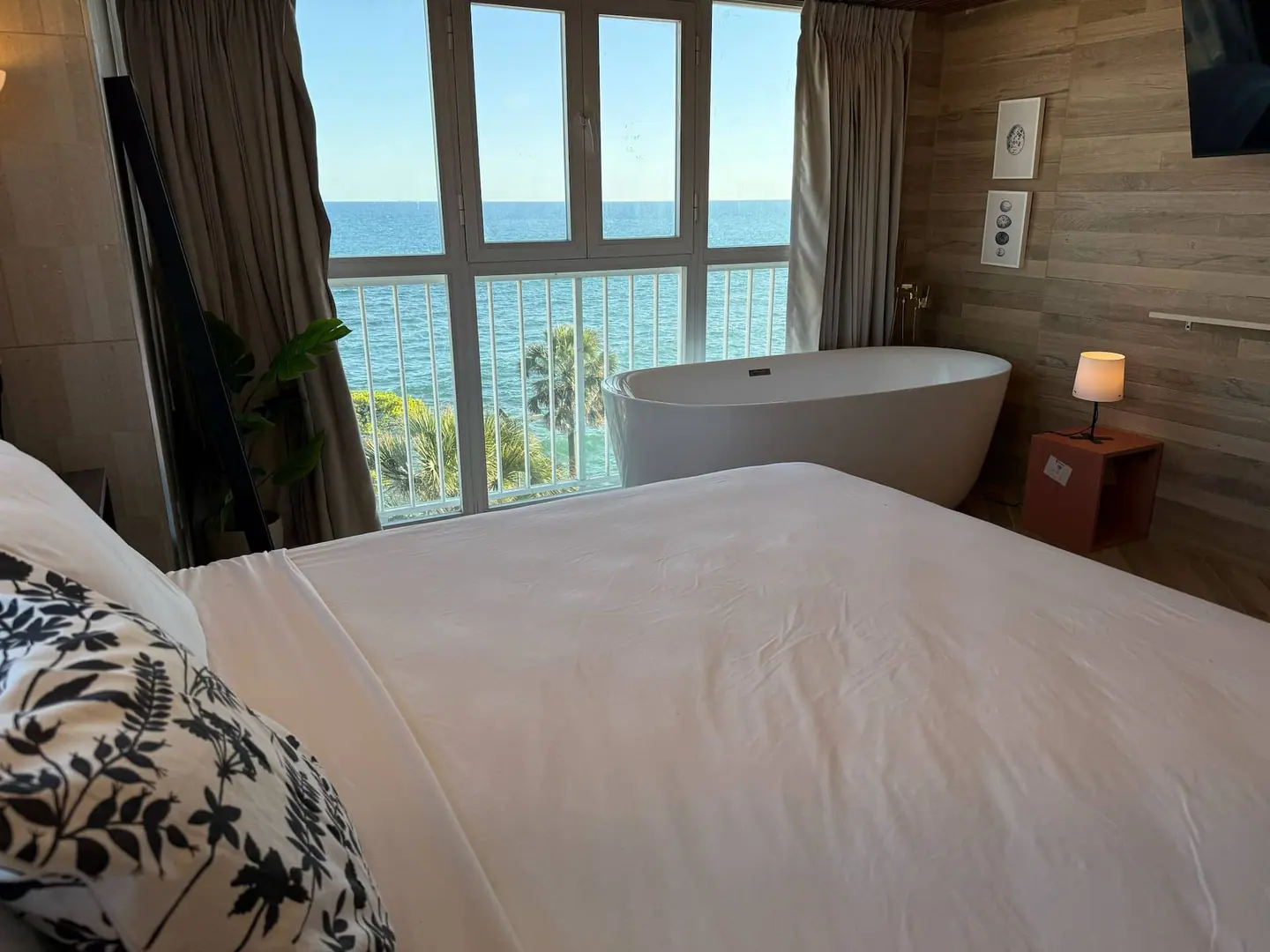 Pleasant studio with a sea view: main photo