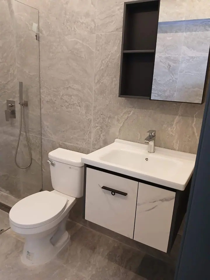 Quiet seafront apartment with a bathtub: photo 6
