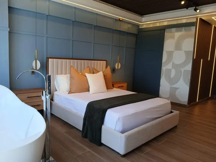 Quiet seafront apartment with a bathtub: photo 10