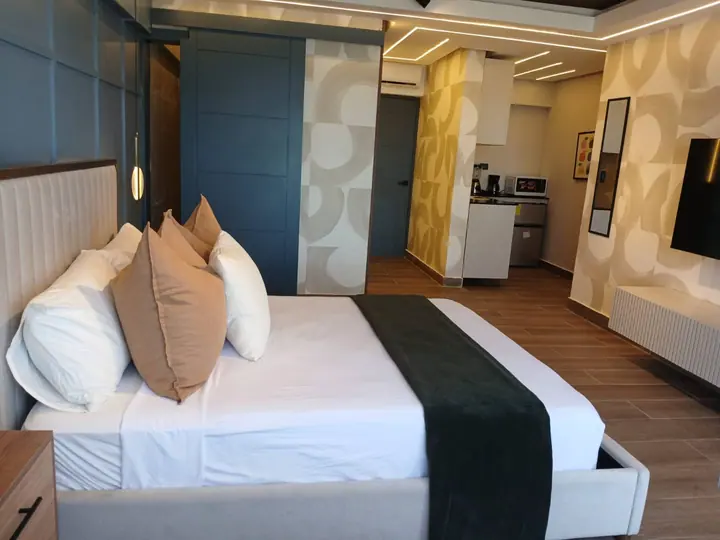 Quiet seafront apartment with a bathtub: photo 13