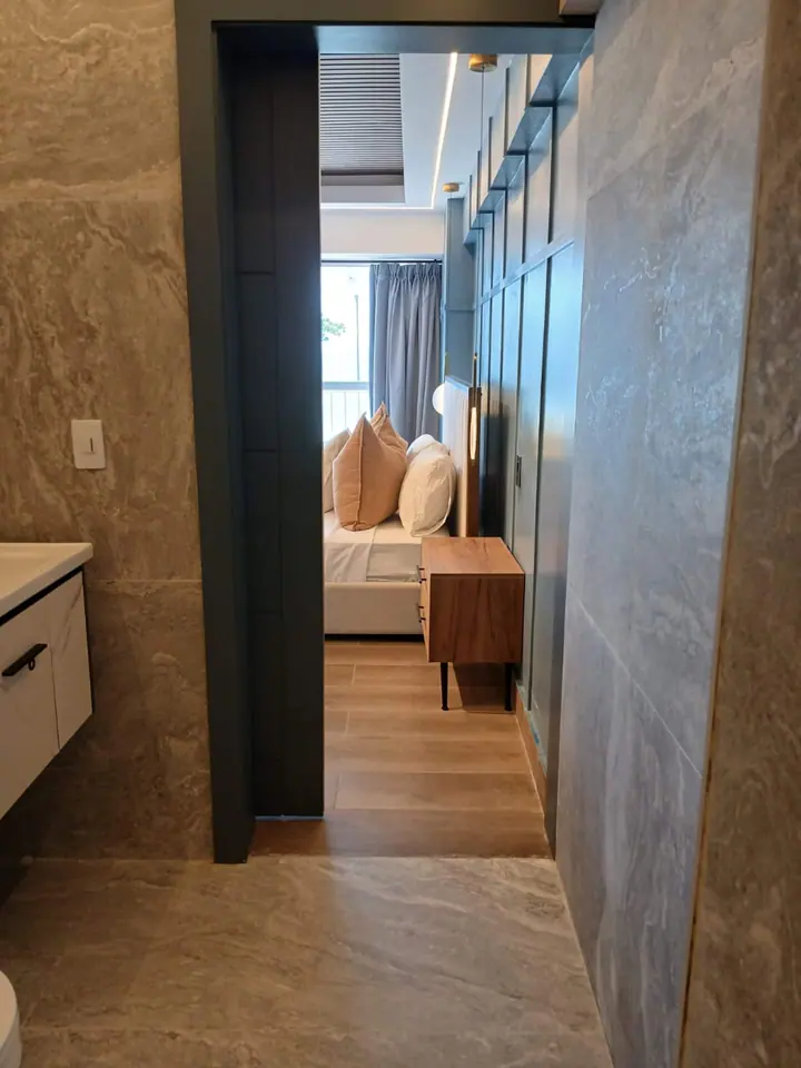 Quiet seafront apartment with a bathtub: photo 17