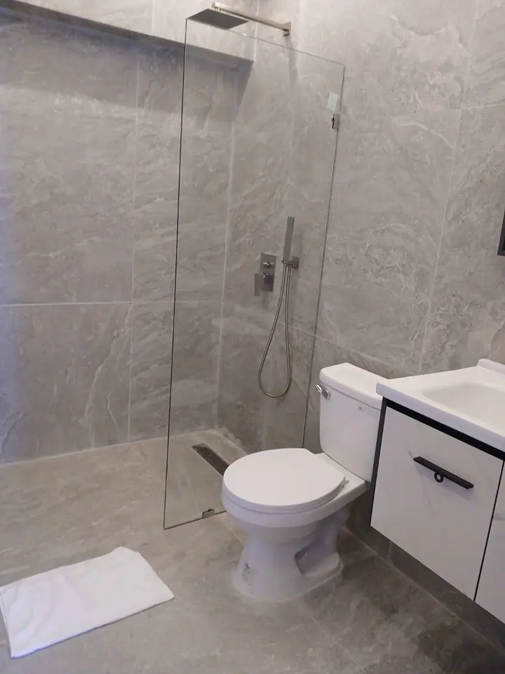 Quiet seafront apartment with a bathtub: photo 18