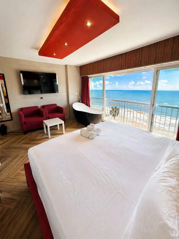 Sea-view studio with a bathtub: photo 2