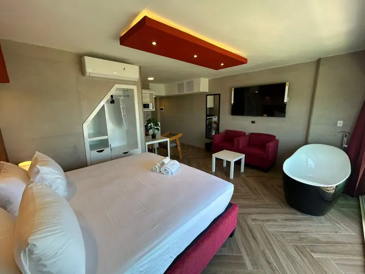 Sea-view studio with a bathtub: photo 7