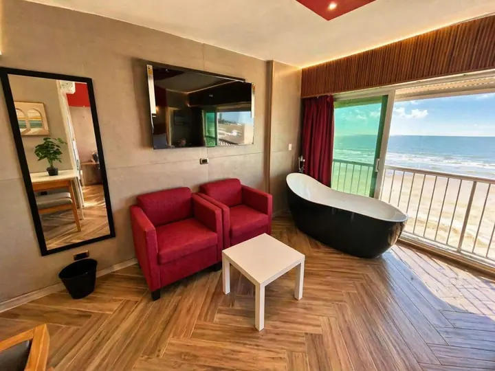 Sea-view studio with a bathtub: photo 11