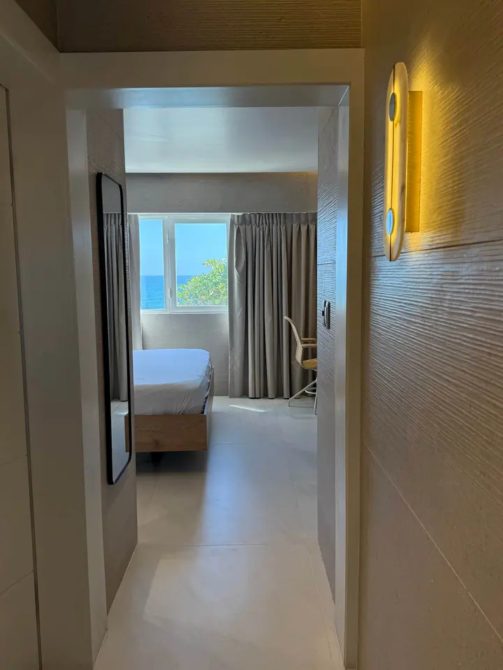 Sea-view studio with a workspace: photo 2