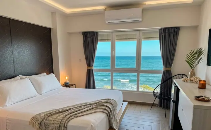 Small studio with a bathtub and a sea view: photo 2