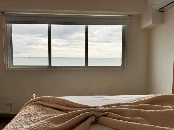 Spacious studio with a sea view: photo 2