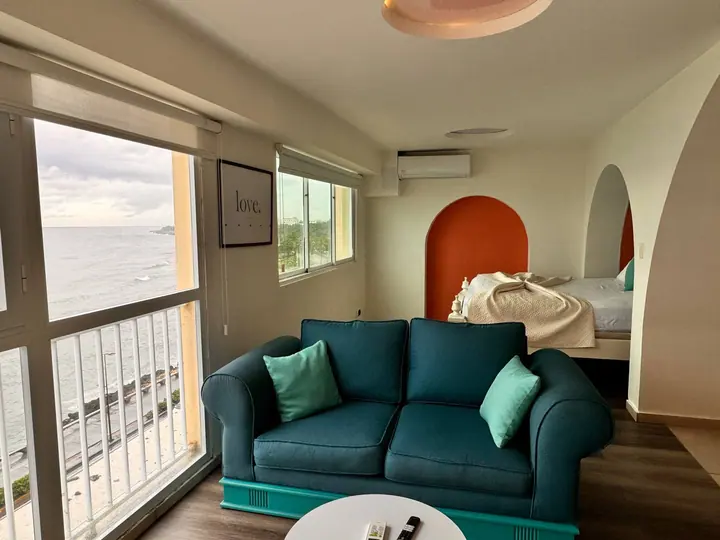 Spacious studio with a sea view: photo 3