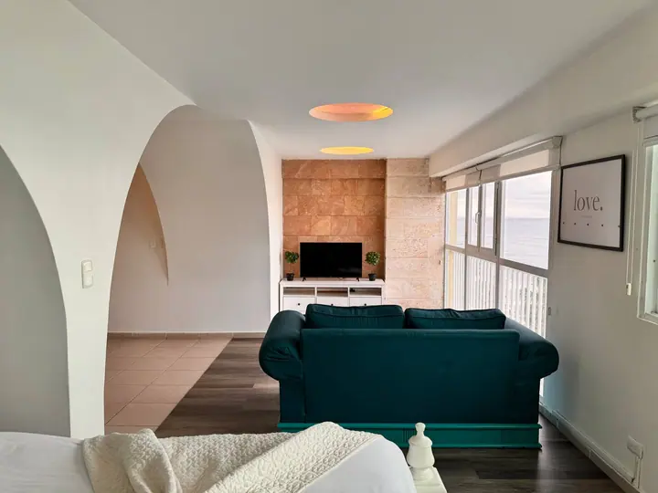 Spacious studio with a sea view: photo 7