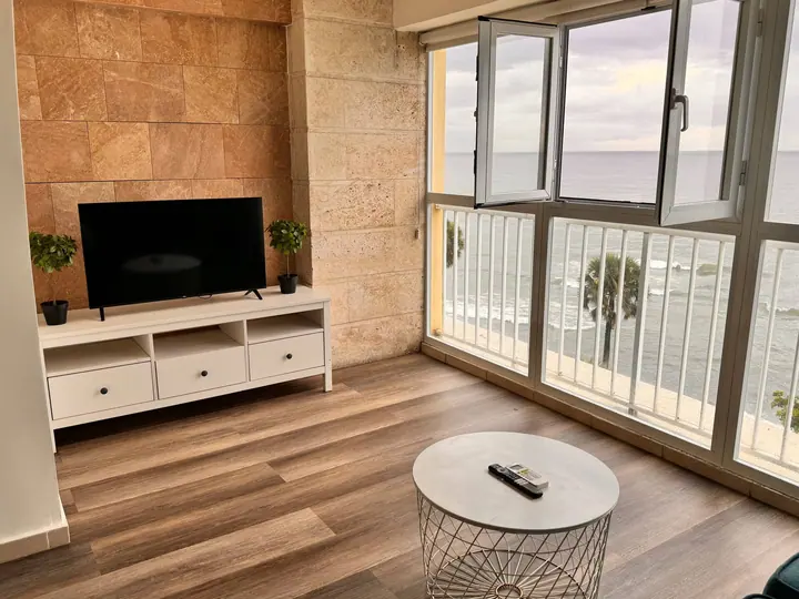 Spacious studio with a sea view: photo 8