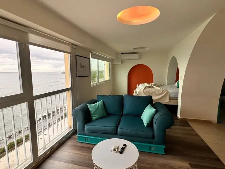 Spacious studio with a sea view: photo 9