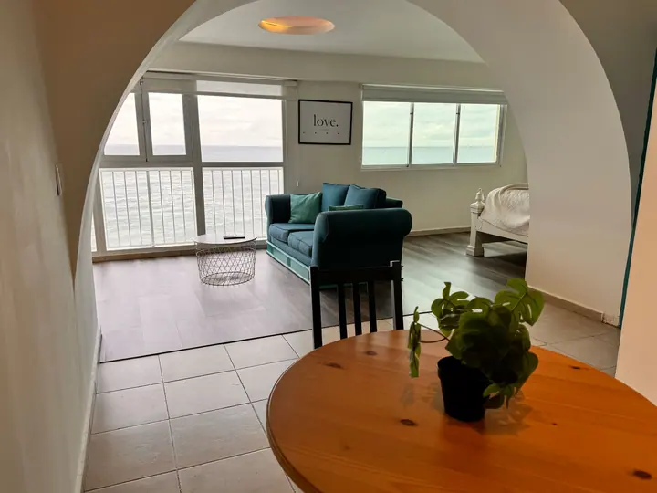 Spacious studio with a sea view: photo 10