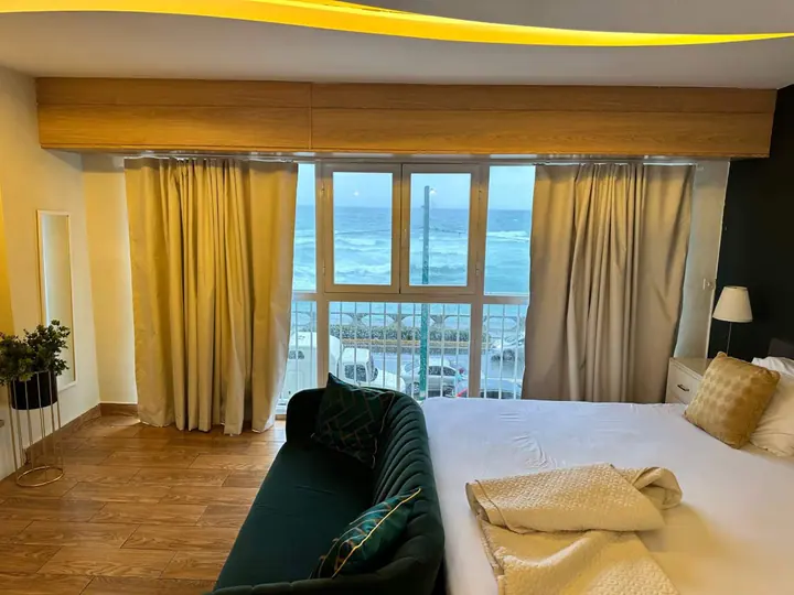 Studio with a 65-inch TV and an ocean view: photo 2