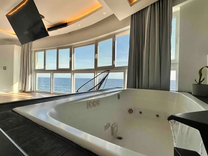 Studio with a jacuzzi: photo 12