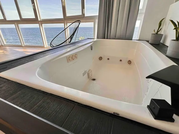 Studio with a jacuzzi: photo 13