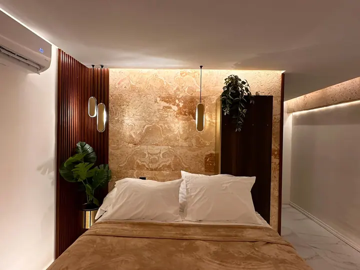 Stylish ocean-view studio with a bathtub: photo 9