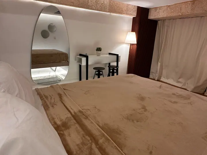 Stylish ocean-view studio with a bathtub: photo 10