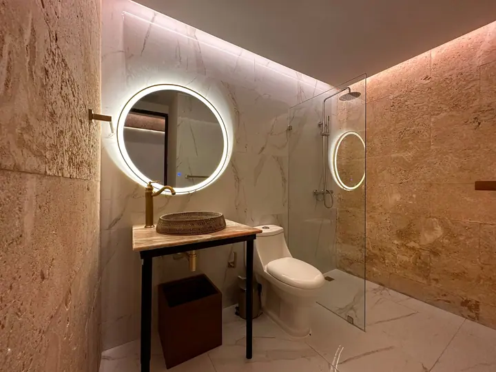Stylish ocean-view studio with a bathtub: photo 13