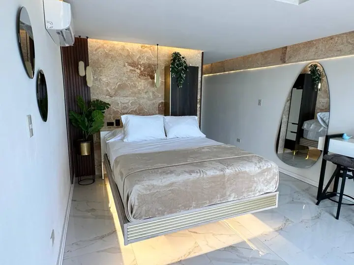 Stylish ocean-view studio with a bathtub: photo 15