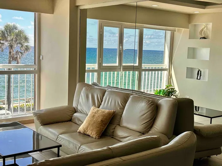 Stylish one-bedroom apartment with an ocean view: photo 2