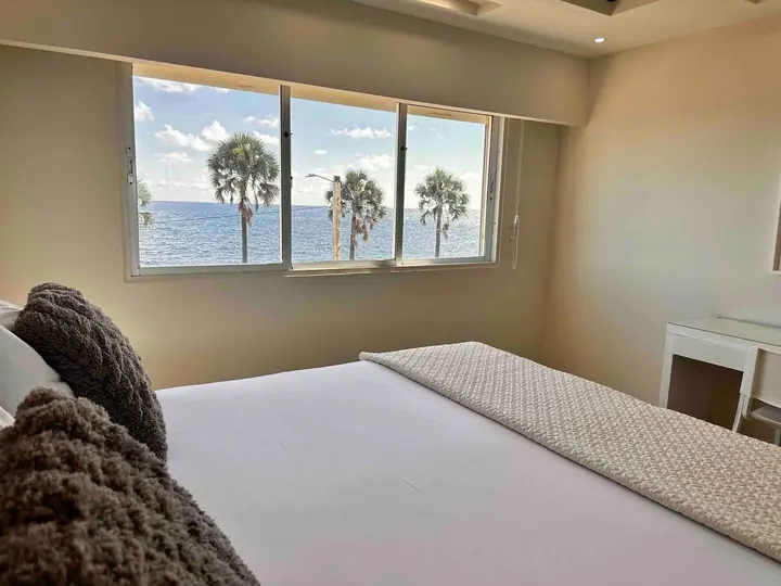 Stylish one-bedroom apartment with an ocean view: photo 3