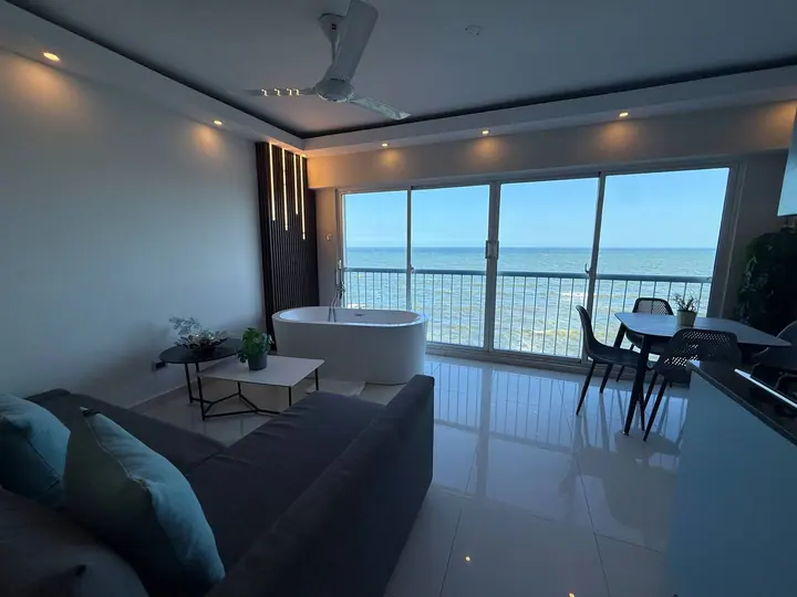 Whole apartment looking over the Caribbean: photo 8